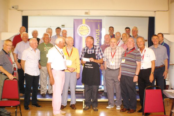 Wayfarers present £500 cheque